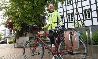 Angela Brüning - Mitglied im ADFC Enger-Spenge - radelt jeden Schultag von Bielefeld über Enger bis Bünde und zurück. Mit diesem Fahrrad hat sie schon weit mehr als 125.000 Kilometer zurück gelegt - Karin Wessler