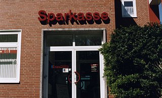 Das Foto zeigt die Geschäftsstelle an der Kahlertstraße in Gütersloh, die zukünftig eine reine Selbstbedienungs-Geschäftsstelle sein wird. - Sparkasse
