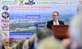 Grant Hendrik Tonne (SPD), Minister für Wirtschaft, Verkehr und Bauen von Niedersachsen, spricht beim «Heidegipfel» zu dem die Bürgerinitiativen Pro-Alpha-E und der Projektbeirat Alpha-E eingeladen haben. - Philipp Schulze/dpa Grant Hendrik Tonne (SPD), Minister für Wirtschaft, Verkehr und Bauen von Niedersachsen, spricht beim «Heidegipfel» zu dem die Bürgerinitiativen Pro-Alpha-E und der Projektbeirat Alpha-E eingeladen haben. - Philipp Schulze/dpa