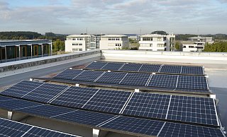 Eine der Maßnahmen im Rahmen des Klimaschutzkonzeptes ist die Installation von Solaranlagen am Verwaltungsstandort Hoppenhof. - Stadt Paderborn/Marie Grevel