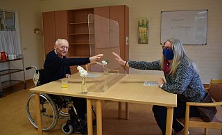 Ferdinand Bolley sehnte den Besuch seiner Nichte Martina Voigtmann schon herbei. - Julia Stratmann