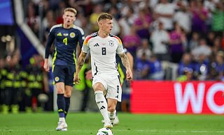 Im Mittelfeld dirigierte Toni Kroos das Spiel. - Christian Charisius/dpa