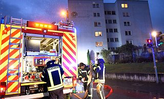 Mit rund 50 Einsatzkräften eilte die Feuerwehr nach dem Notruf Richtung Bielefelder Westen. - Barbara Franke