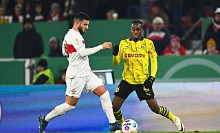 Stuttgarts Deniz Undav (l) würde gerne in der Nationalmannschaft spielen. - Tom Weller/dpa