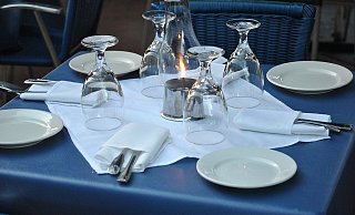 Als der Gastwirt frech fragt, ob reserviert worden sei, zieht die Großfamilie beleidigt ab. - Symbolfoto Pixabay