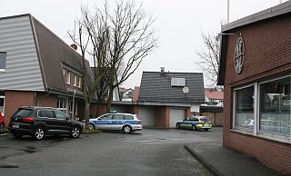 Die Polizei wird das Gelände an der Südstraße verlassen und in ein neues Gebäude umziehen. Die Feuerwehr (r.) erhält dann genügend Platz für einen modernen Neubau. - Regina Brucksch