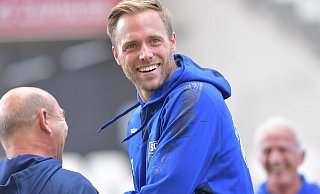 So freute sich Wiedenbrücks Trainer Daniel Brinkmann über den überraschenden Punktgewinn beim Regionalliga-Auftakt in Essen. - Jens Dünhölter