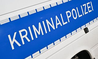 Die Kriminalpolizei im Kreis Höxter geht unklaren Todesfällen regelmäßig auf die Spur. Damit strafbare Handlungen ausgeschlossen werden können. Sie kommen allerdings in der Regel in Zivilkleidung und mit zivilen Fahrzeugen. - Patrick Pleul/dpa