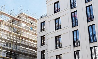 Drei renommierte Wissenschaftler sprechen sich dafür aus, Steuerprivilegien für Immobilienbesitzer abzuschaffen. Dabei geht es vor allem um Investoren und große Gesellschaften. - Foto: Robert Günther/dpa-tmn