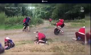 Dieses Video zeigt ein Kampfduell des Erfurter Jungsturms (rote T-Shirts) mit einer anderen Hooligan-Gruppe. Auch Bielefelder Hooligans nahmen an so einem illegalen Kampf teil. - Screenshot: ARD / Fakt