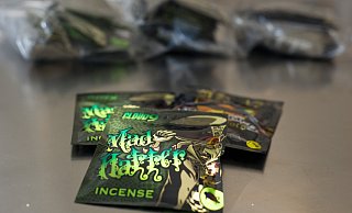 Die Packungen neuer psychoaktiver Substanzen, auch Legal Highs genannt. - picture alliance / dpa