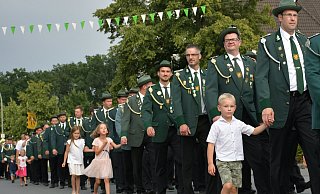 Festumzug durchs Kükendorf - Birgit Vredenburg