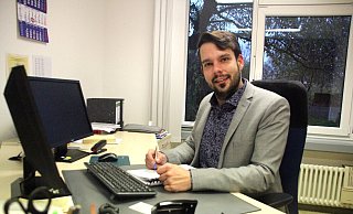 Kämmerer Kai Schöttler an seinem Arbeitsplatz im Rathaus in Vörden. - Burkhard Battran