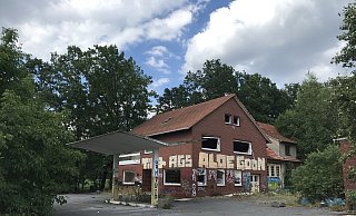 Das Gebäude der ehemaligen Tankstelle an der Hesselteicher Straße befindet sich in einem desolaten Zustand. - Heiko Kaiser