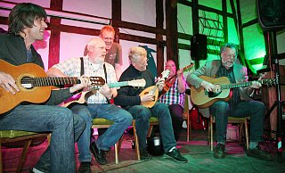 Finale: Ralf Liebelt (v. l.), Hans Peter Rewerts, Michael Dörries, Burkhard Stimpel, Jay Minor und Robert Paterson. - Burkhard Battran