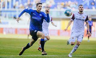 Maximilian Thalhammer (l.), hier in der Partie gegen Dresden, wird am Freitag sein letztes Heimspiel für den SC Paderborn bestreiten. - Besim Mazhiqi