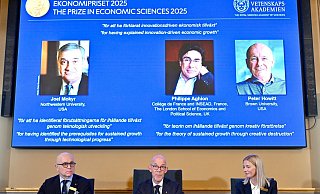 Drei Wachstumsforscher werden mit dem diesjährigen Wirtschaftsnobelpreis geehrt. - Anders Wiklund/TT News Agency/AP/dpa
