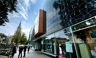 Das Karstadt-Gebäude am Berliner Platz in der Gütersloher Innenstadt soll bald wieder Kunden empfangen. Das Modehaus Sinn will hier seine Waren anbieten. - Andreas Frücht