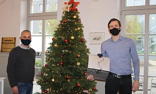 Vorfreude: Henkelmann-Betreiber Marco Falke (l.) und SSV-Geschäftsführer Julian Schütz sind gespannt auf den Samstag mit dem Herforder Sport-Quiz. - Thomas Vogelsang