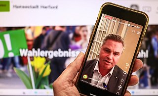 Auf dem Insta-Account der Stadt Herford wird am Wahlabend für kurze Zeit ein Video geteilt, in dem Bürgermeister Tim Kähler für sich wirbt. Das sorgt für Kritik. - Daniel Salmon Auf dem Insta-Account der Stadt Herford wird am Wahlabend für kurze Zeit ein Video geteilt, in dem Bürgermeister Tim Kähler für sich wirbt. Das sorgt für Kritik. - Daniel Salmon
