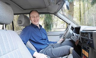Joachim Meier hat schon mit 22 Jahren seinen Nissan neu erworben und ihn dank penibler Pflege zu einem Oldtimer reifen lassen. Im Jahre 2018 hat der Diesel das H-Kennzeichen erhalten und profitiert so von den damit verbundenen Steuervergünstigungen für Liebhaberfahrzeuge. - Jörg Militzer