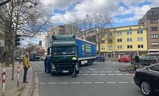 Nichts geht mehr: Beim Abbiegen kam es zu einem technischen Defekt. - Jobst Lüdeking
