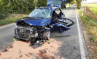 Die Fahrerin eines Audi wurde bei einem Unfall bei Borgentreich schwer verletzt. - Dieter Scholz