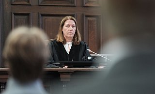 Die Vorsitzende Richterin Isabel Hildebrandt hat Christina Block mit einem Haftbefehl gedroht. - Marcus Brandt/Pool dpa/dpa