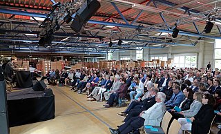 Für Wege durch das Land wurde das Ahlers-Jeanslager in Herford zur Bühne. Im kommenden Jahr soll im Kreis Herford sogar die Auftaktveranstaltung steigen. - Frank-Michael Kiel-Steinkamp