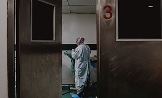 Eine Medizinerin aus Bethel macht jetzt die Covid-Lage in Kliniken zum Thema. - Symbolbild Corona/Krankenhäuser: Unsplash