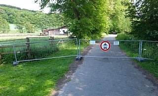 Der derzeit gesperrte Weg führt am Ende des Kurpark hinauf zum Pascheberg. - Matthias Ewers