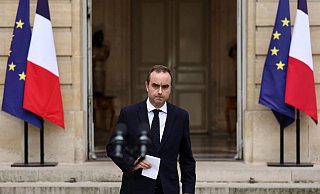 Der zurückgetretene Premier soll in Paris bis Mittwoch einen Ausweg aus der politischen Krise finden. - Stephane Mahe/Reuters Pool/AP/dpa
