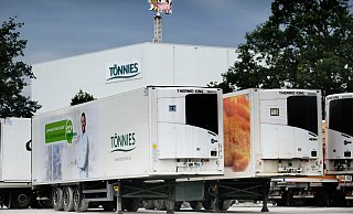 Das Tönnies-Stammwerk in Rheda wurde am Dienstag stundenlang von Behördenvertretern und Wissenschaftlern inspiziert. - Andreas Frücht