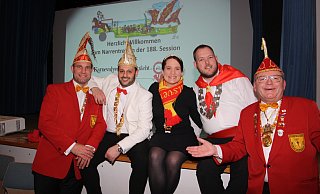 Präsident Peter Hartmann, Prinz Karneval Michele I. Abbenante, das Kranzkönigspaar Sarah und Benedikt Knapp und der Vorsitzende Peter Josephs (v.l.) freuen sich mit allen Jecken auf die fünfte Jahreszeit. - Regina Brucksch