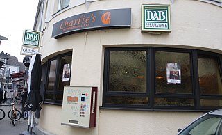 Seit 13 Jahren gibt es "Charlie's Bar" in der Marktstraße in Bad Lippspringe. Nach kurzer Pause gibt es nun einen Betreiberwechsel. - Uwe Müller