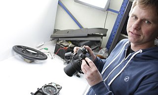 Autoverwerter Christian Wulfhorst weiß mit der Kamera umzugehen. - Dieter Scholz