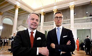 Die Präsidentschaftskandidaten Alexander Stubb (r) und Pekka Haavisto im Rathaus von Helsinki. - Markku Ulander/Lehtikuva/AP/dpa