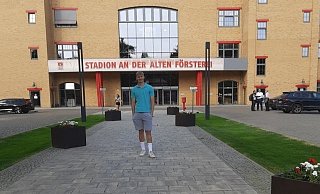 An der Alten Försterei, dem Stadion des Bundesligisten Union Berlin, entdeckte Bjarne Pudel das Auto von Andreas Voglsammer. - Bjarne Pudel