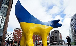 Die Superlambanana-Skulptur in Liverpool wurde in den Farben der ukrainischen Flagge gestrichen, bevor die Stadt am 13. Mai den Eurovision Song Contest ausrichtet. - Peter Byrne/PA Wire/dpa