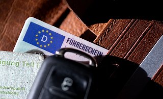 Bundesverkehrsminister Patrick Schnieder hält die Kosten für den Führerschein in Deutschland für zu hoch. (Symbolbild) - Sven Hoppe/dpa