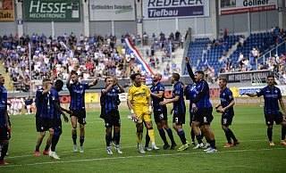 Nach dem Spiel stellen die SCP-Akteure (v. l.) Felix Platte, Richmond Tachie, Julian Justvan, Jannik Huth, Jasper van der Werff, Jannis Heuer, Robert Leipertz, Marvin Pieringer, Jonas Carls und Marco Schuster ihre tänzerischen Qualitäten unter Beweis. - Imago Images