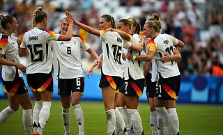 Nach Hegering Kopfball: Torjubel im DFB-Team. - Daniel Cole/AP/dpa