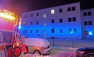 Einsatz bei zweistelligen Minustemperaturen: In der Nacht zu Samstag rückte die Feuerwehr Paderborn zu einem Küchenbrand in der Uhlandstraße aus. - Ralph Meyer
