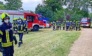 Die Feuerwehr rückte in Harsewinkel aus, um einen kleinen Jungen aus seiner misslichen Lage zu befreien. - Gabriele Grund