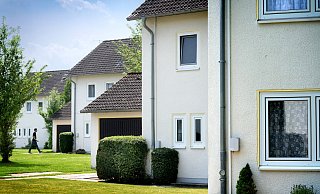 Die ehemaligen Britenhäuser in der Siedlung Am Dreierfeld sollen so schnell wie möglich an Familien verkauft werden. - Andreas Frücht