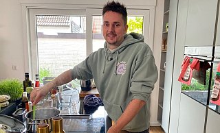 Marc Sonnenberg, den viele in Steinhagen als Goldschmied kennen, hat an der Koch-Doku "Das perfekte Dinner" teilgenommen. - RTL