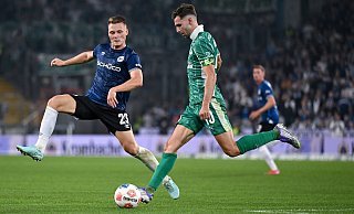 Leon Schneider (l.) hat seinen Vertrag bei Arminia Bielefeld verlängert. - Teresa Kroeger Leon Schneider (l.) hat seinen Vertrag bei Arminia Bielefeld verlängert. - Teresa Kroeger