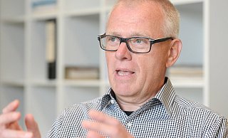 Andreas Brendel, Leiter der Schwerpunktstaatsanwaltschaft zur Aufklärung von NS-Verbrechen, klagt in Detmold einen ehemaligen SS-Mann aus Lage an. - picture alliance / dpa