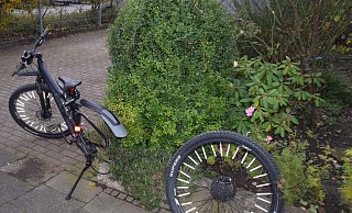 Der junge Radfahrer verletzte sich leicht. Auch sein Fahrrad nahm Schaden. - Polizei Herford