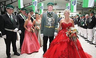 Christian und Christina Hesse regieren die St.-Meinolfus-Schützenbruderschaft Fürstenberg. - Johannes Büttner Christian und Christina Hesse regieren die St.-Meinolfus-Schützenbruderschaft Fürstenberg. - Johannes Büttner